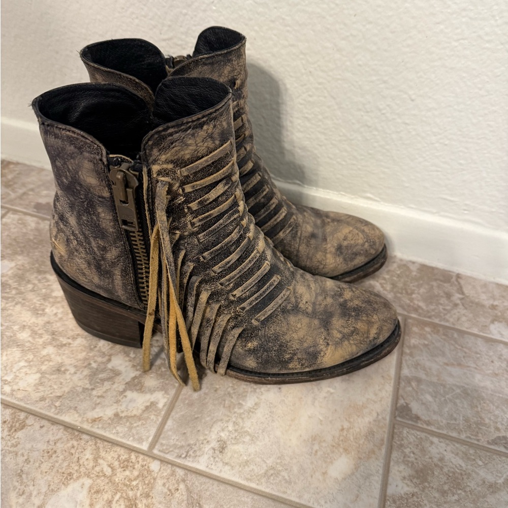 Corral Women's Leather Distressed Brown Side Tassel Fringe Heeled Booties Size 8